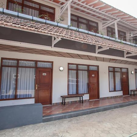 Reddoorz @ Panglima Sudirman Probolinggo Hotell Eksteriør bilde