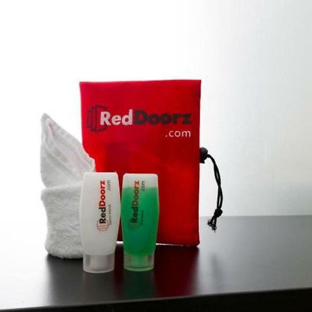 Reddoorz @ Panglima Sudirman Probolinggo Hotell Eksteriør bilde