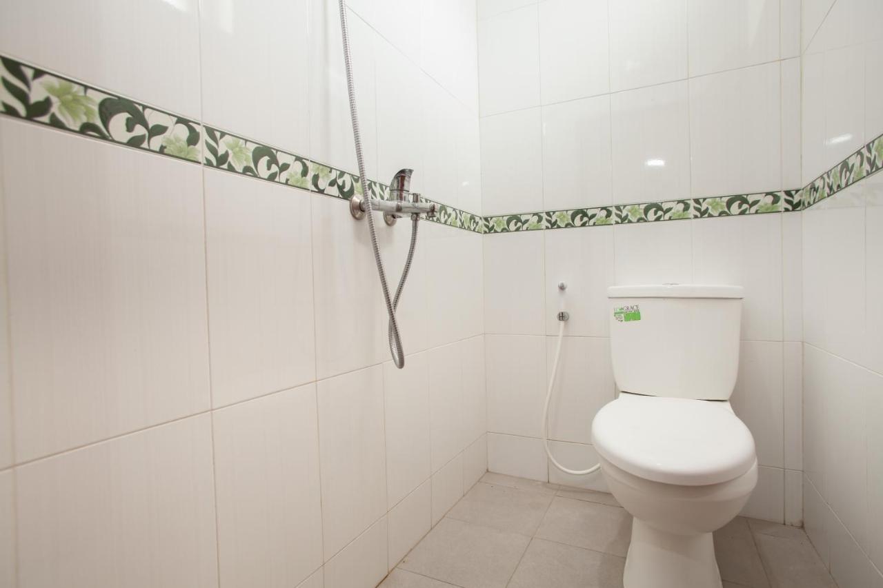 Reddoorz @ Panglima Sudirman Probolinggo Hotell Eksteriør bilde