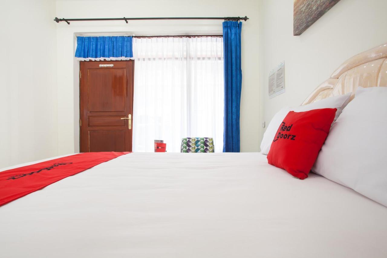 Reddoorz @ Panglima Sudirman Probolinggo Hotell Eksteriør bilde