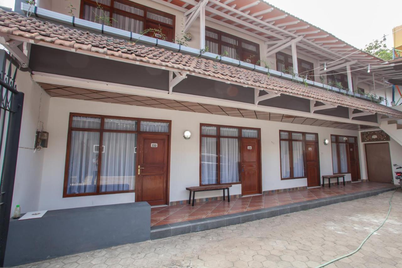 Reddoorz @ Panglima Sudirman Probolinggo Hotell Eksteriør bilde
