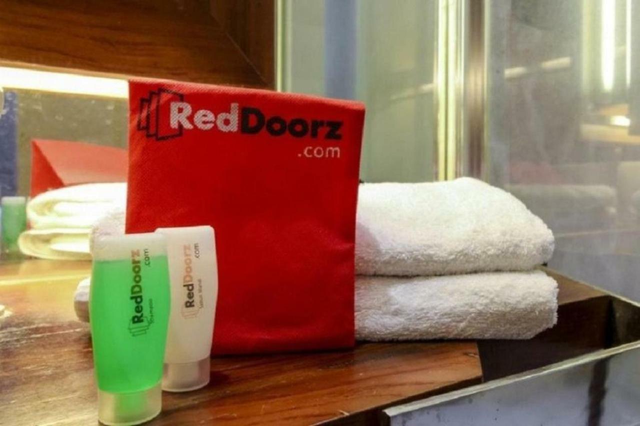 Reddoorz @ Panglima Sudirman Probolinggo Hotell Eksteriør bilde